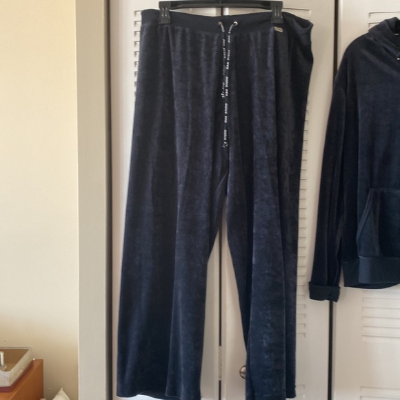 Max size 3X velour suit - Picture 2 of 8